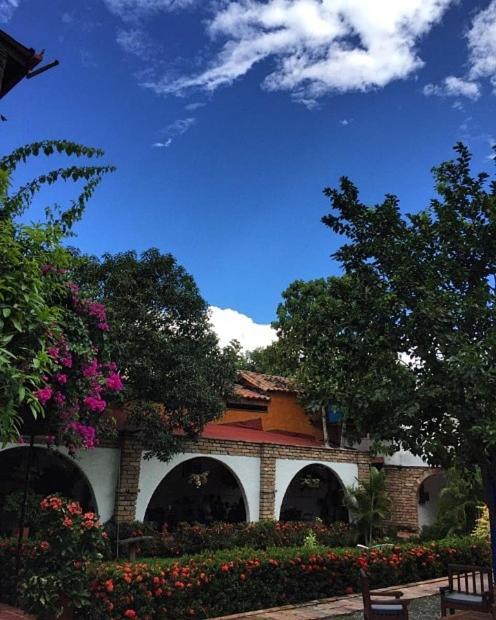 Hotel Y Restaurante Bienmesabe Santa Fe de Antioquia Ngoại thất bức ảnh
