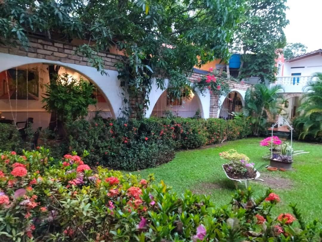 Hotel Y Restaurante Bienmesabe Santa Fe de Antioquia Ngoại thất bức ảnh